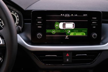 Line, side and front view yol asistanı bir araba konsolunda, Eylül 2020, San Francisco, ABD.