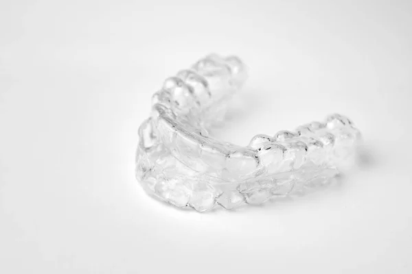 Neviditelné Ortodontické Odnímatelné Rovnátka Bílém Pozadí Kopírovacím Prostorem Aligners Pro — Stock fotografie