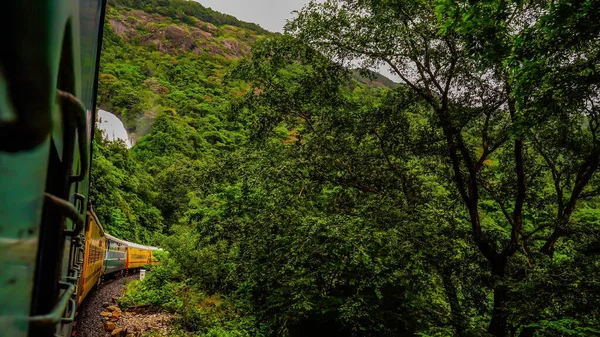 複数の場所から美しいインドの鉄道旅 — ストック写真