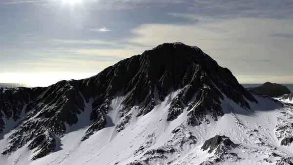 Landschaft Einer Kalten Umgebung Mit Einem Schneebedeckten Berg Winterzeit Menschenleeres — Stockfoto