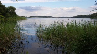 Göl yaz günü. Su gün.