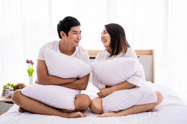 Drôle Romantique Portrait Couple Asiatique Dans Chambre Coucher Avec Lumière — Photo