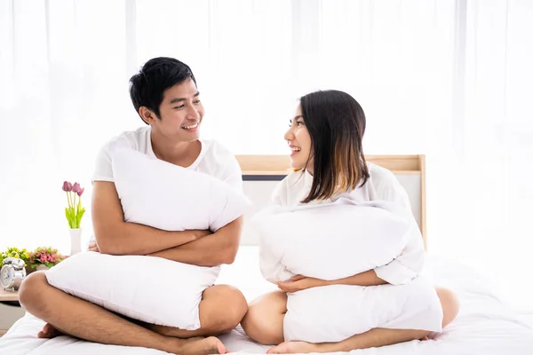 Drôle Romantique Portrait Couple Asiatique Dans Chambre Coucher Avec Lumière — Photo