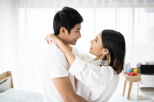 Portrait Charmant Couple Asiatique Gros Plan Couple Dans Chambre Coucher — Photo