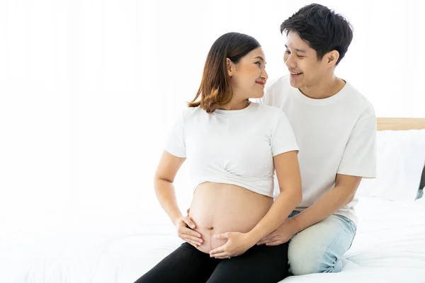 Asian Beautiful Happy Woman Pregnancy Sitting Bed Bedroom Satisfaction Relaxation — Stock Photo, Image