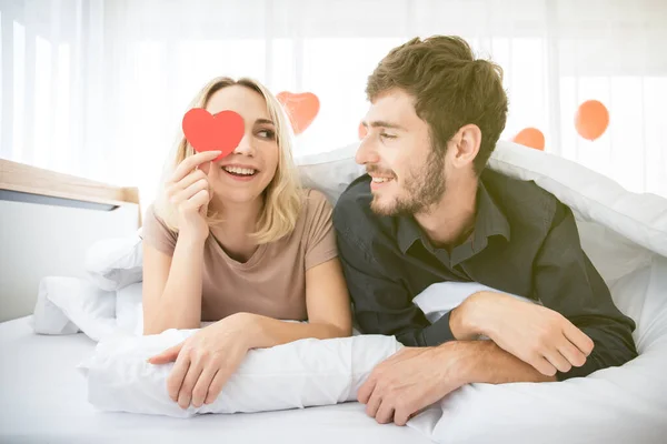 Junges Westliches Paar Bei Einem Romantischen Moment Zusammen Schlafzimmer Valentinstag — Stockfoto