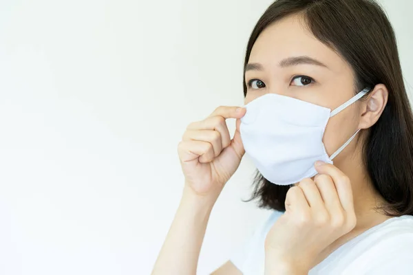 Mujer Asiática Joven Atractiva Que Lleva Una Máscara Protectora Higiene — Foto de Stock
