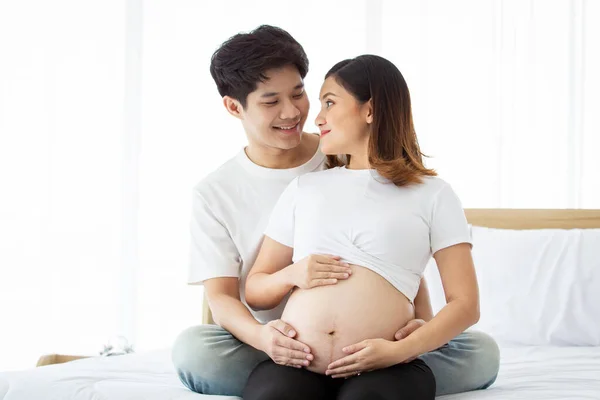 Aziatisch Mooi Man Vrouw Portret Zijn Vrouw Zwangerschap Echtgenoot Knuffelen — Stockfoto