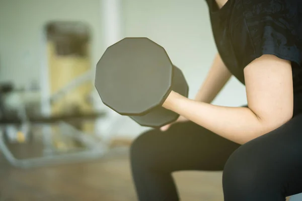 Ásia Esporte Mulher Formação Peso Exercício Usando Pesado Halteres Close — Fotografia de Stock