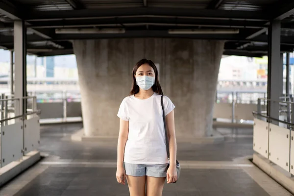 Vacker Ung Asiatisk Kvinna Bär Skyddsmask När Reser Staden Där — Stockfoto