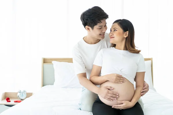 Asian Lovely Husband Wife Portrait His Wife Pregnancy Husband Tenderly — Stock Photo, Image