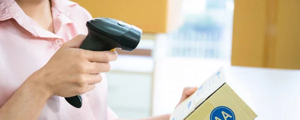 Online Shopping Concept Woman Scanning Shipment Barcode — Stock Photo, Image