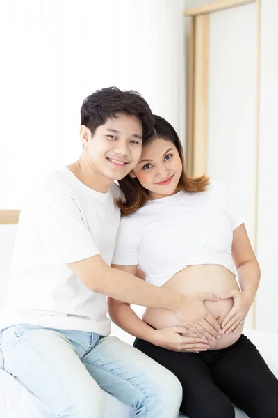 Asiático Lindo Retrato Marido Mulher Sua Esposa Está Gravidez Marido — Fotografia de Stock