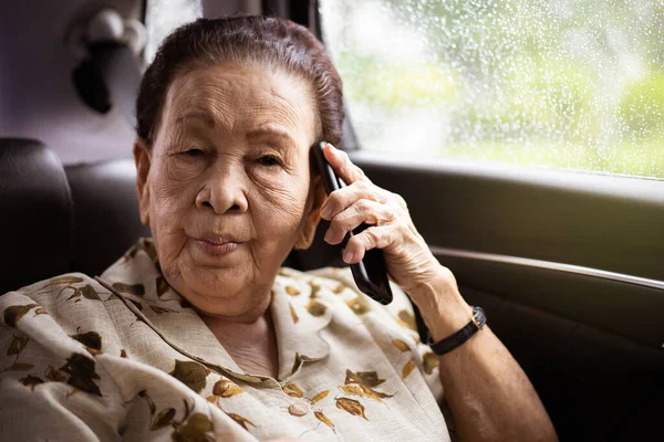 Vecchia Passeggera Asiatica Età Compresa Tra Gli Anni Che Viaggia — Foto Stock