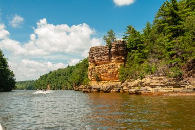 Güzel üst Wisconsin Dells kayalıklarla ve kanyonlar