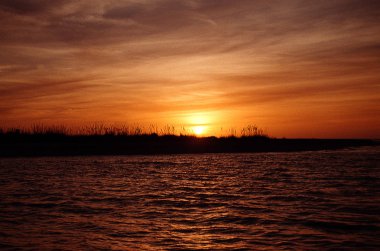 Günbatımı, siyah Island florida