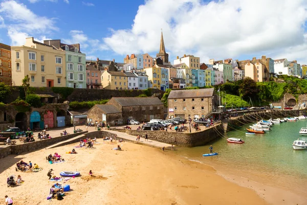 Pittoreska Tenby Hamn Fångas Vid Lågvatten Härlig Solig Dag Som — Stockfoto