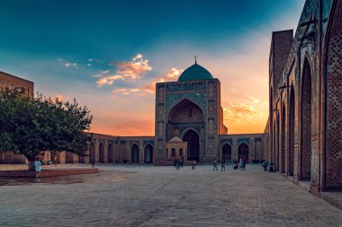 Gün batımında, Buhara, Özbekistan Kalyan Cami avlusu. UNESCO Dünya Mirası