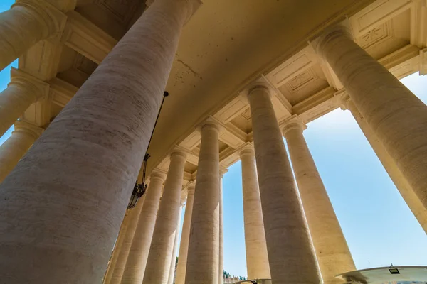 Bottom view of columns on St. Peter Square — Stock Photo, Image