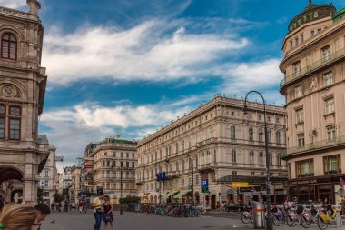 Opera Binası yakınlarındaki Viyana Caddesi