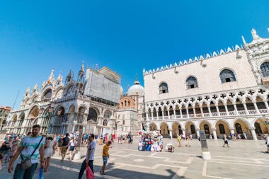 San Marco meydanı (piazza) turist çok