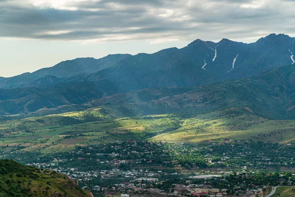 Beautiful village in mountains — Stock Photo, Image