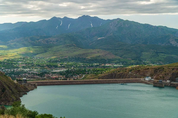 Lake in mountains, Charvak, Uzbekistan — Stock Photo, Image