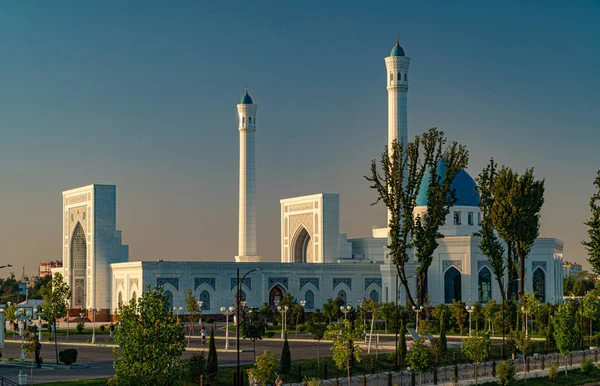 Mosquée au coucher du soleil — Photo