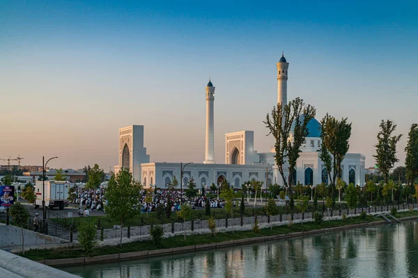 Ochtend bidden in Tashkent moskee — Stockfoto