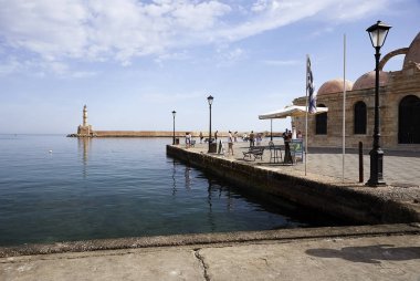 Hanya, Girit Adası, Yunanistan - Mayıs, 19, 2018: Hanya eski şehir sahil camide. Şehir mutfağı ve ilginç kültürel hayatına gelince Venedik Mimarlık için de ünlüdür