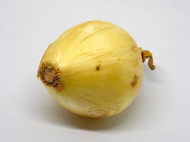 beyaz zemin üzerine sarı soğan