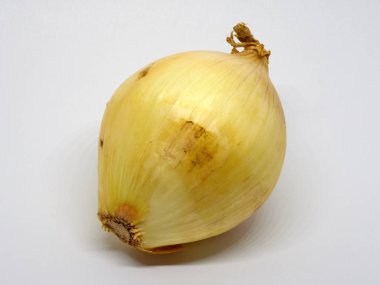 beyaz zemin üzerine sarı soğan