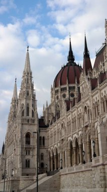 Parlamento binasının dış cephesi, Budapeşte'nin sembolü ve baskını, Macaristan 