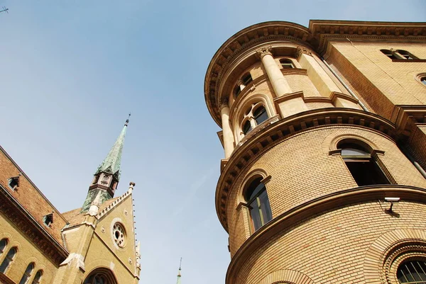 Vue Bas Des Maisons Historiques Briques Jaunes Budapest Hongrie — Photo