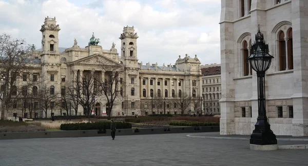 Muzeum Etnografie Budovou Parlamentu Budapešti Maďarsko — Stock fotografie