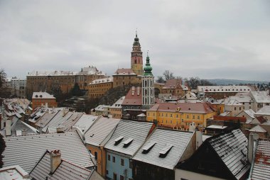 Cesky Krumlov kış Unesco miras kasabada Çek Cumhuriyeti'nde çatı görünümü 