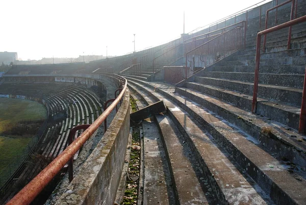 Пустые Трибуны Заброшенного Распадающегося Футбольного Стадиона Брно Urbex — стоковое фото
