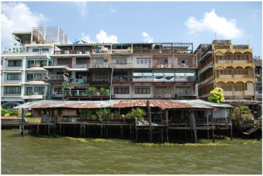 Bangkok şehir, Tayland yoksul mahallelerde eski ve kırık evler