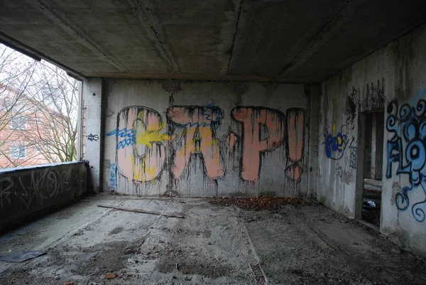 Urbex Mur Béton Avec Street Art Ruines Casernes Inachevées — Photo