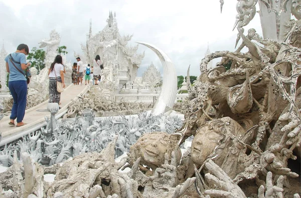 Wat Rong Khun Takma Içine Giriş Etrafında Garip Heykellerin Detay — Stok fotoğraf