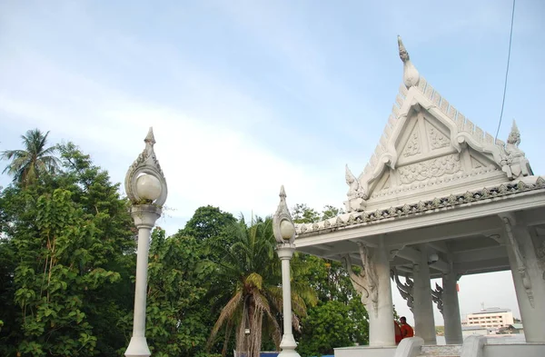 ワット コラワラム クラビタウンの白い寺院 — ストック写真