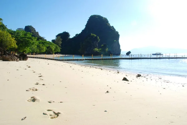 ชายหาดเกาะหงส โดยกระบ ในภาคใต ของประเทศไทย — ภาพถ่ายสต็อก