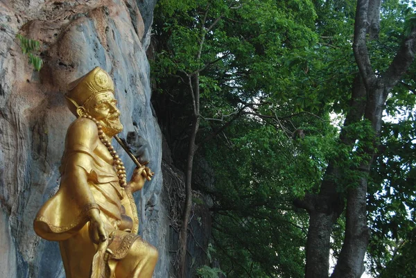 Long Tail Macaque Monkey Sitting Golden Statue Krabi Thailand — Stock Photo, Image