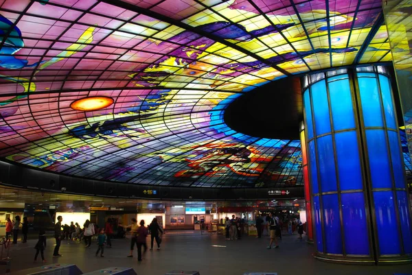 Formosa Boulevard metro istasyonu ve Kaohsiung, Tayvan Işık Dome