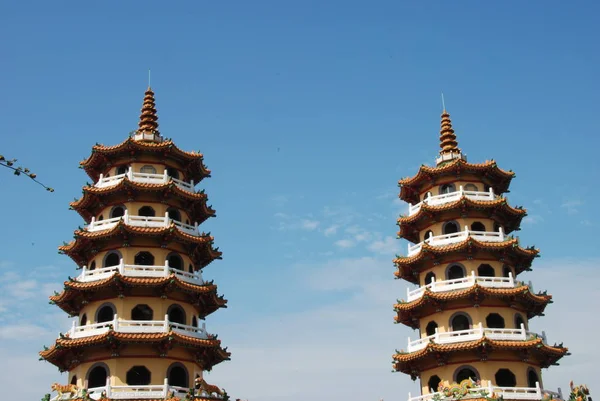 Dragon Och Tiger Pagodas Lotus Pond Kaohsiung City Taiwan — Stockfoto