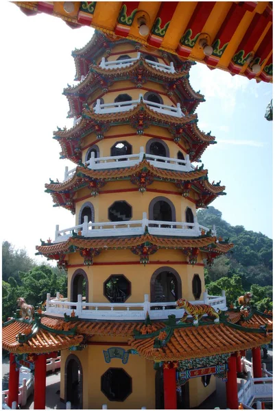 Pagode Tigre Por Lagoa Lótus Kaohsiung Taiwan — Fotografia de Stock