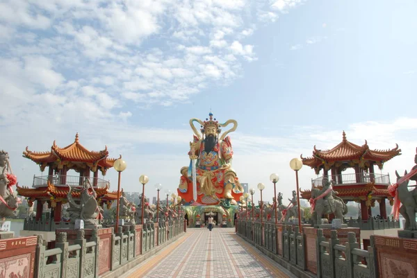 Uma Grande Estátua Deus Taoísta Lotus Pond Kaohsiung Taiwan — Fotografia de Stock