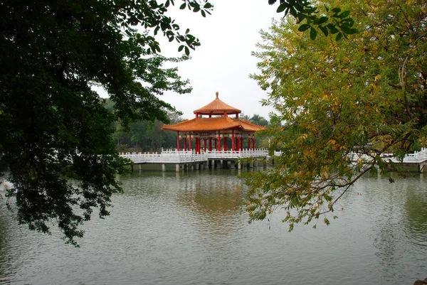 Pavilion Tainan Park Tayvan Gölet — Stok fotoğraf