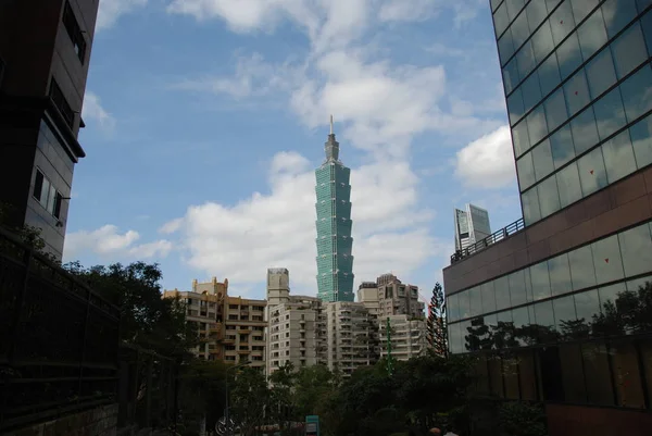 台北信义区以台湾101摩天大厦为主 — 图库照片