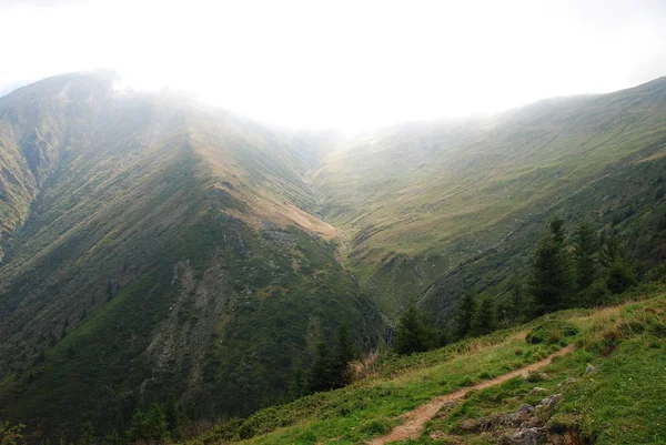 Caminho Até Monte Suru Das Montanhas Cárpatas Fagaras Roménia — Fotografia de Stock